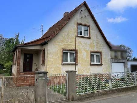 Vorderansicht - Einfamilienhaus in 39128 Magdeburg mit 93m² kaufen