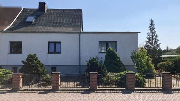 Vorderansicht - Doppelhaushälfte in 39175 Wahlitz mit 144m² kaufen