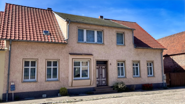 Vorderansicht - Zweifamilienhaus in 39307 Parchen mit 252m² kaufen