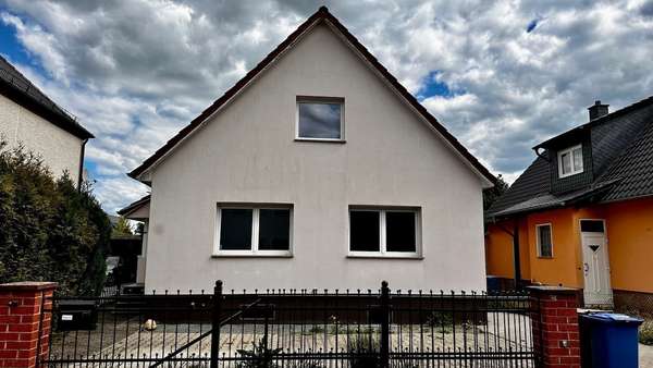 Vorderansicht - Einfamilienhaus in 39114 Magdeburg mit 145m² kaufen