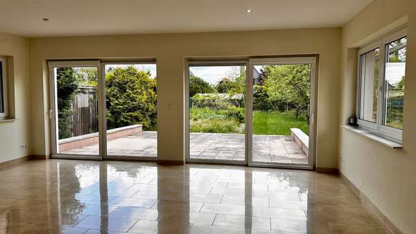 Wohnzimmer - Einfamilienhaus in 39114 Magdeburg mit 145m² kaufen