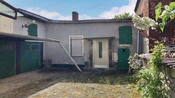 Garagen mit Nebengebäude - Einfamilienhaus in 39307 Genthin mit 105m² kaufen