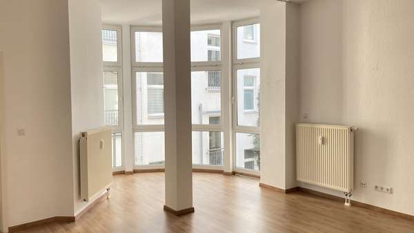 großes Wohnzimmer großes Wohnzimmer - Etagenwohnung in 39108 Magdeburg mit 51m² kaufen