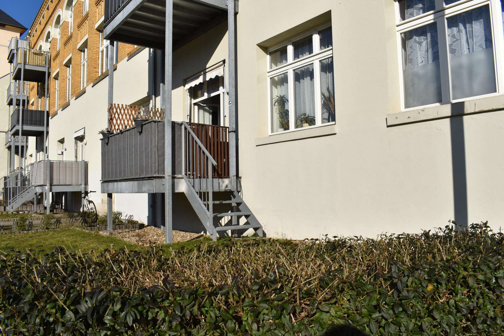 Balkon und Gartenfläche