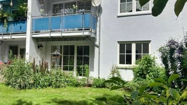 Blick auf die Terrasse - Erdgeschosswohnung in 39307 Genthin mit 73m² kaufen