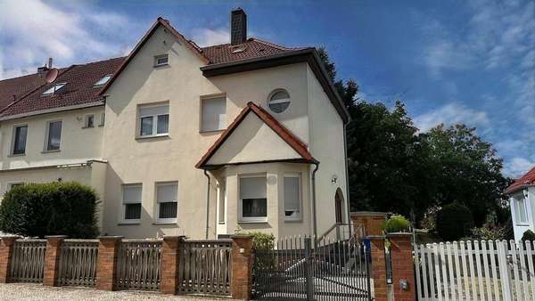 Vorderansicht Vorderansicht - Reihenendhaus in 39120 Magdeburg mit 112m² kaufen