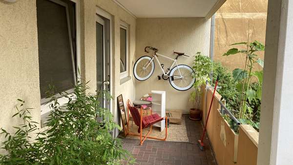Laubengang zur Wohnung - Etagenwohnung in 39106 Magdeburg mit 73m² kaufen