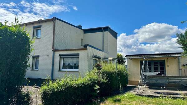 Hinteransicht - Doppelhaushälfte in 39110 Magdeburg mit 99m² kaufen