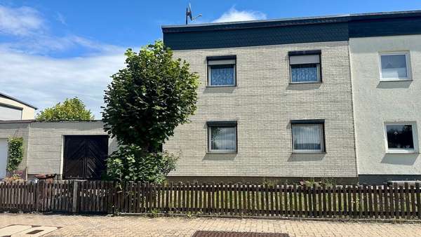 Vorderansicht - Doppelhaushälfte in 39110 Magdeburg mit 99m² kaufen