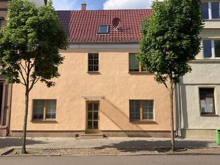 Vorderansicht - Zweifamilienhaus in 39307 Genthin mit 200m² kaufen