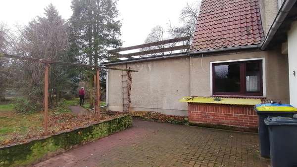 Hofansicht - Doppelhaushälfte in 39356 Weferlingen mit 100m² kaufen
