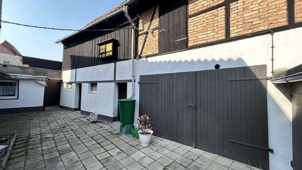 Innenhof/Nebengebäude - Einfamilienhaus in 39397 Gröningen mit 164m² kaufen