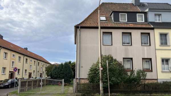 Straßenansicht - Doppelhaushälfte in 39340 Haldensleben mit 174m² kaufen