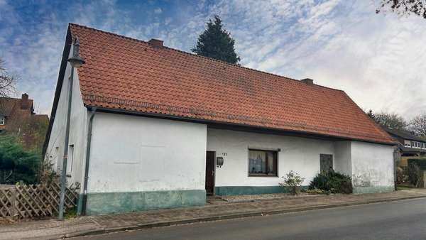 seitliche Vorderansicht - Einfamilienhaus in 29553 Bienenbüttel mit 110m² kaufen