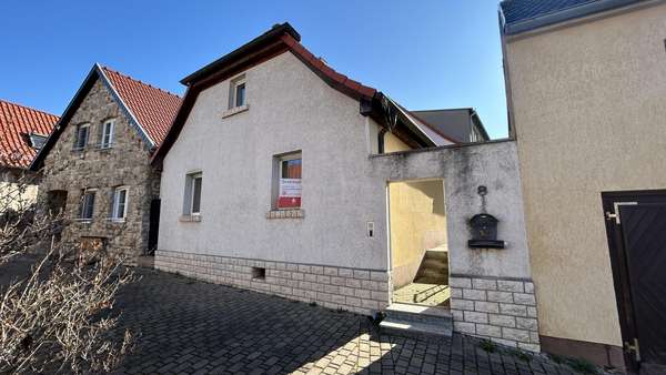 seitliche Vorderansicht - Einfamilienhaus in 39387 Oschersleben mit 85m² kaufen