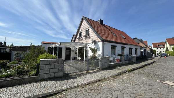 seitliche Vorderansicht seitliche Vorderansicht - Doppelhaushälfte in 39387 Oschersleben mit 100m² kaufen
