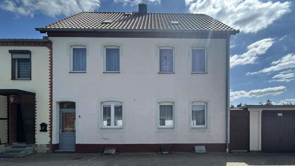 Vorderansicht - Reihenendhaus in 39397 Kroppenstedt mit 117m² kaufen
