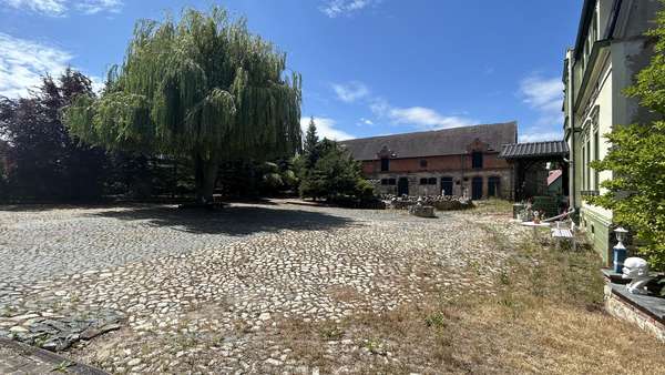 Innenhof - Villa in 39387 Oschersleben mit 350m² kaufen