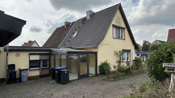 Hofansicht - Einfamilienhaus in 39343 Hillersleben mit 90m² kaufen
