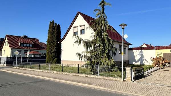 Vorderansicht - Einfamilienhaus in 39387 Oschersleben mit 100m² kaufen