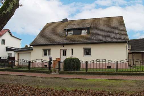 Strassenansicht - Einfamilienhaus in 39365 Eilsleben mit 190m² kaufen
