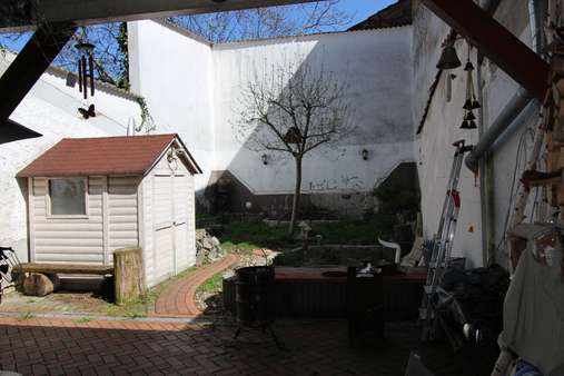 Blick in den Hof - Einfamilienhaus in 39340 Haldensleben mit 170m² kaufen