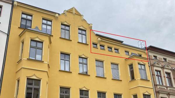 Strassenansicht - Dachgeschosswohnung in 39108 Magdeburg mit 79m² kaufen