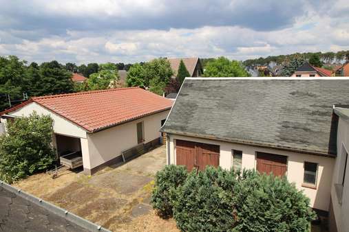 Blick auf den Hof - Doppelhaushälfte in 39326 Wolmirstedt mit 77m² kaufen