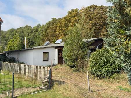 Wohnhaus mit Vorgarten Straßenansicht Ost - Einfamilienhaus in 38489 Rohrberg mit 153m² kaufen