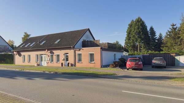 Objekt mit KFZ-Stellplätzen Straßenansicht - Mehrfamilienhaus in 29413 Diesdorf mit 233m² als Kapitalanlage kaufen