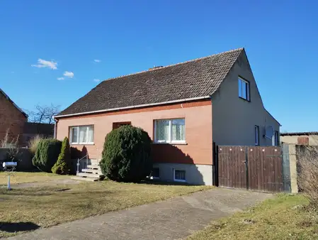 Wohnhaus mit Nebengebäuden und großem Grundstück in Salzwedel OT Riebau