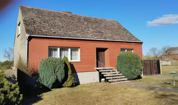 Wohnhaus mit Nebengebäuden und großem Grundstück in Salzwedel OT Riebau