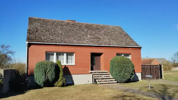 Wohnhaus mit Nebengebäuden und großem Grundstück in Salzwedel OT Riebau