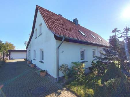 Wohnhaus Vorder- und Giebelseite Nord! - Doppelhaushälfte in 29410 Salzwedel mit 84m² kaufen