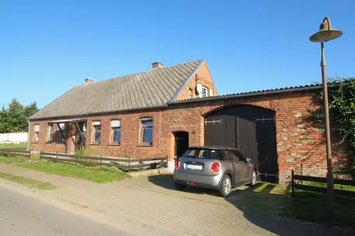 Ländlicher Dreiseitenhof in Kreisstadtnähe!