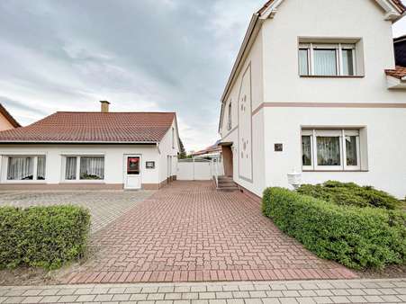 Zufahrt Straßenseite - Einfamilienhaus in 39638 Gardelegen mit 130m² kaufen