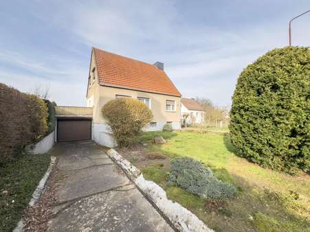 Wohnhaus mit Vorgarten und Tiefgarage - Einfamilienhaus in 39624 Kalbe mit 110m² kaufen