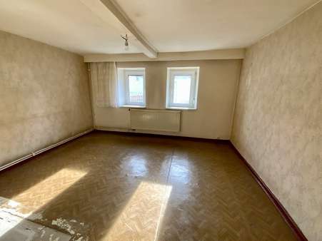 Wohnzimmer im Erdgeschoss - Bauernhaus in 99192 Nesse-Apfelstädt mit 100m² kaufen