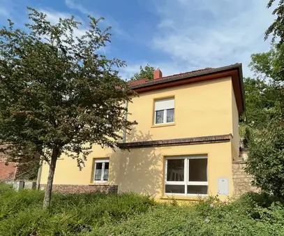 Stadthaus mit zwei Vollgeschossen in Möbisburg.