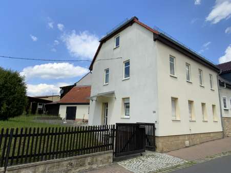 Straßenperspektive - Einfamilienhaus in 99444 Blankenhain mit 130m² kaufen