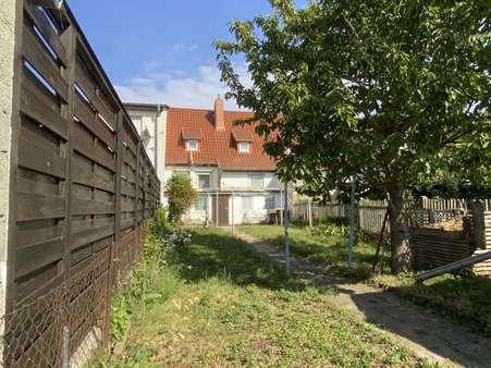 Blick vom Garten - Reihenmittelhaus in 99625 Kölleda mit 56m² kaufen