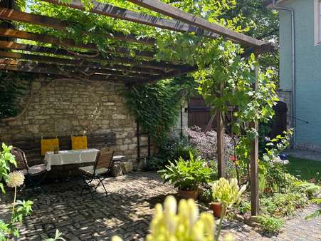 Der gemütliche Innenhof garantiert Privatsphäre Der gemütliche Innenhof garantiert Privatsphäre - Einfamilienhaus in 99425 Weimar mit 170m² kaufen