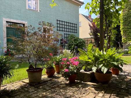 Ein Garten der den ganzen Sommer blüht Ein Garten der den ganzen Sommer blüht - Einfamilienhaus in 99425 Weimar mit 170m² kaufen