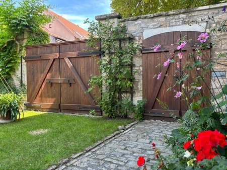 Zufahrt zum Innenhof und Eingangstür Zufahrt zum Innenhof und Eingangstür - Einfamilienhaus in 99425 Weimar mit 170m² kaufen
