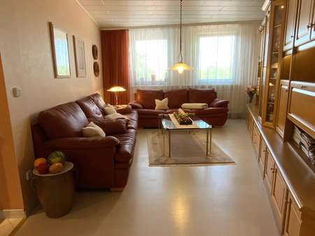 Wohnzimmer - Etagenwohnung in 99610 Sömmerda mit 108m² kaufen