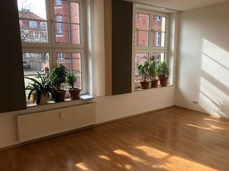 Wohnzimmer - Etagenwohnung in 99084 Erfurt mit 95m² kaufen