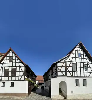 Das Leben auf dem Lande!
Traumhaftes Bauernhaus mit tollem Nebengelass direkt zum einziehen!