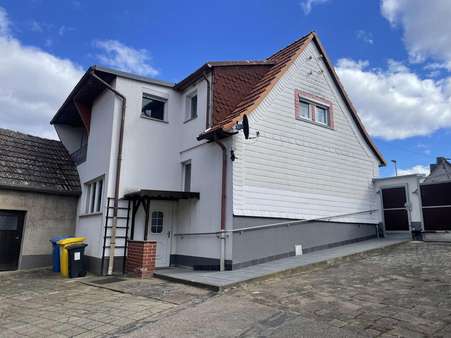 Hofansicht - Einfamilienhaus in 99625 Kölleda mit 128m² kaufen