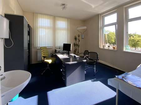 Behandlungszimmer Behandlungszimmer - Büro in 99610 Sömmerda mit 220m² kaufen