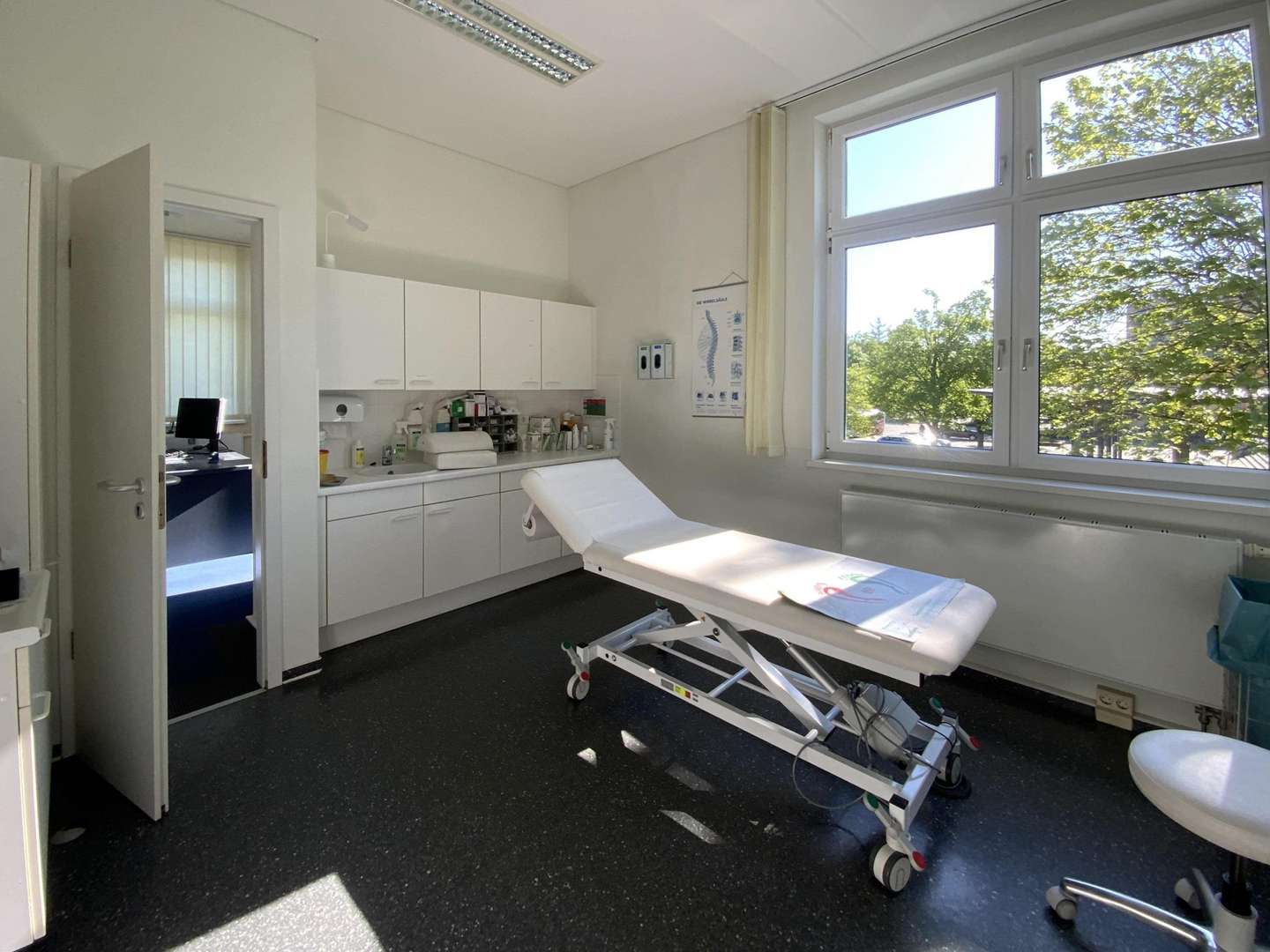 Behandlungszimmer Behandlungszimmer - Büro in 99610 Sömmerda mit 220m² kaufen